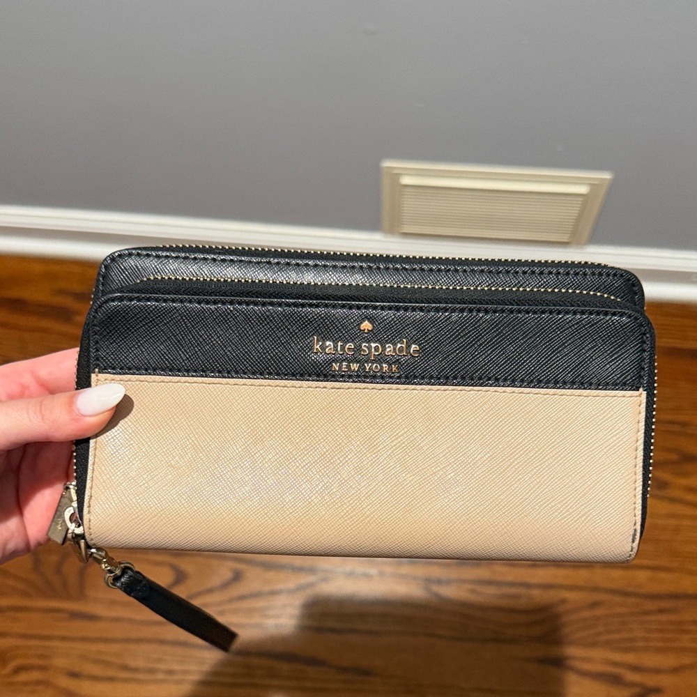 kate spade Two-Tone Black and Beige Zip Wallet